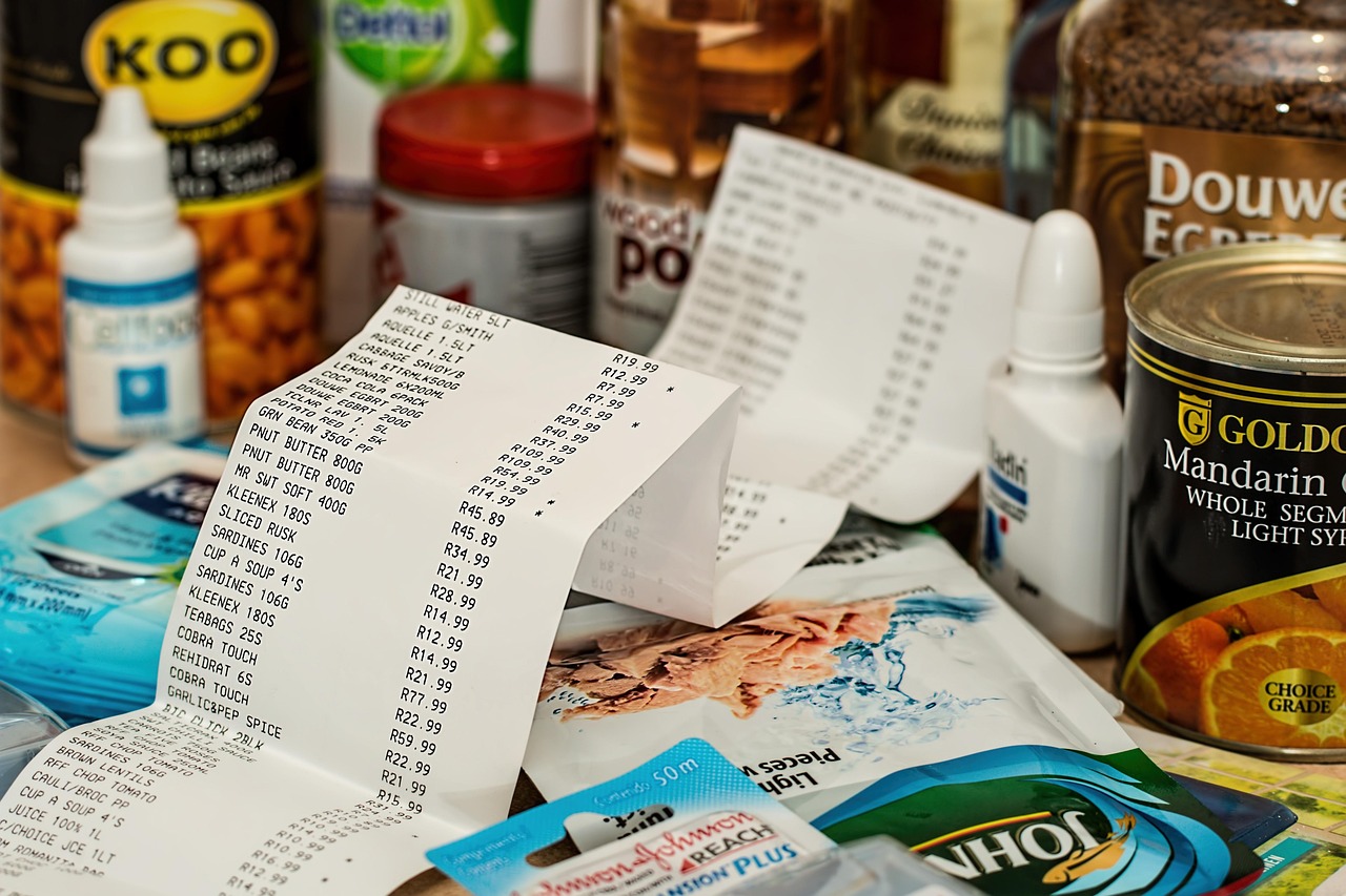 https://pixabay.com/photos/shopping-spending-till-slip-879498/